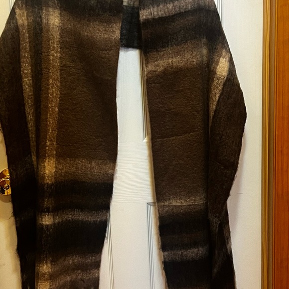 Brown and Black Plaid Scarf - Picture 4 of 8